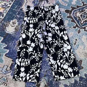 Isaac Mizrahi Black & White Floral Capri Elastic Waist Lounge Pants